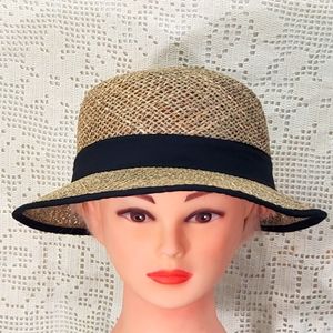 Straw hat, black bow Arlin